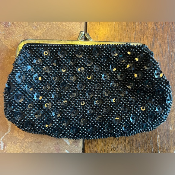 Elegant Black Vintage Clutch with Beaded Design - Picture 8 of 8